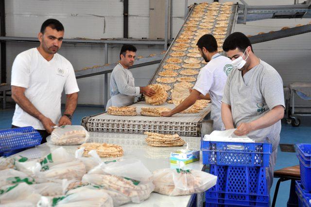 Suriyeli savaş mağdurlarına 4 ayda 75 milyon ekmek gönderildi