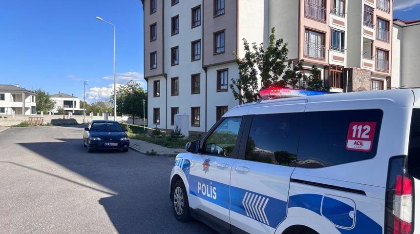 Erzincan&rsquo;da 4&rsquo;&uuml;nc&uuml; kattan d&uuml;şen &ccedil;ocuk ağır yaralandı