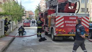 Yangında sürünerek kaçmaya çalışan kadının durumu ağır