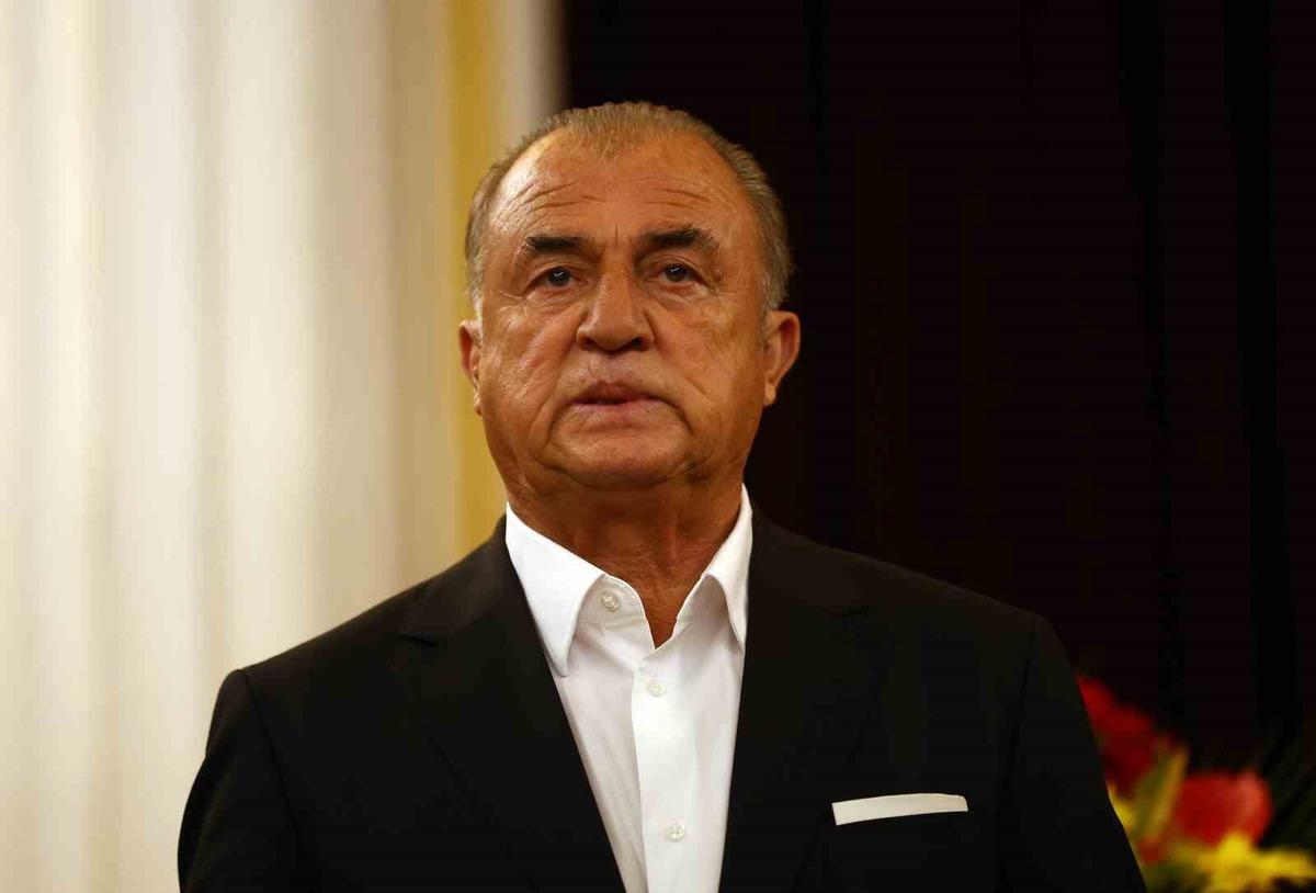 Galatasaray&rsquo;ın efsaneleri, UEFA Kupası&rsquo;nın 26. yıl d&ouml;n&uuml;m&uuml;nde bir araya geldi 3