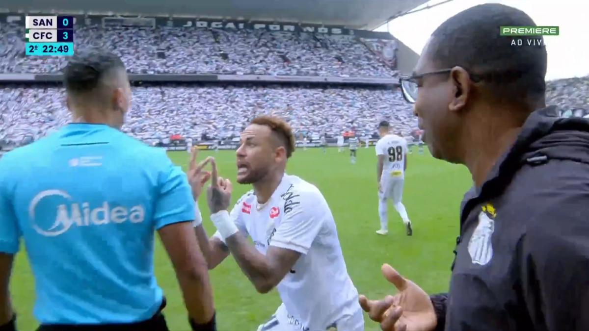 Tarihi skandal! Neymar ı zorla oyundan &ccedil;ıkardılar: Yıldız isim &ccedil;ıldırdı 3