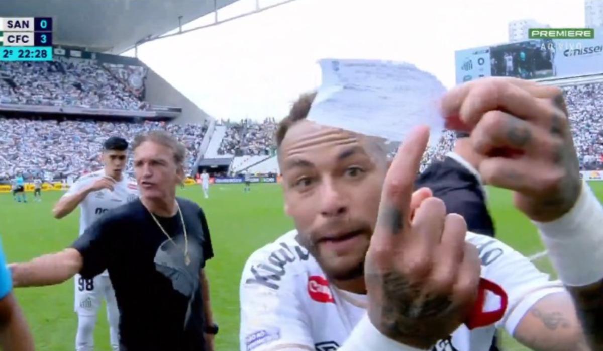 Tarihi skandal! Neymar ı zorla oyundan &ccedil;ıkardılar: Yıldız isim &ccedil;ıldırdı 2