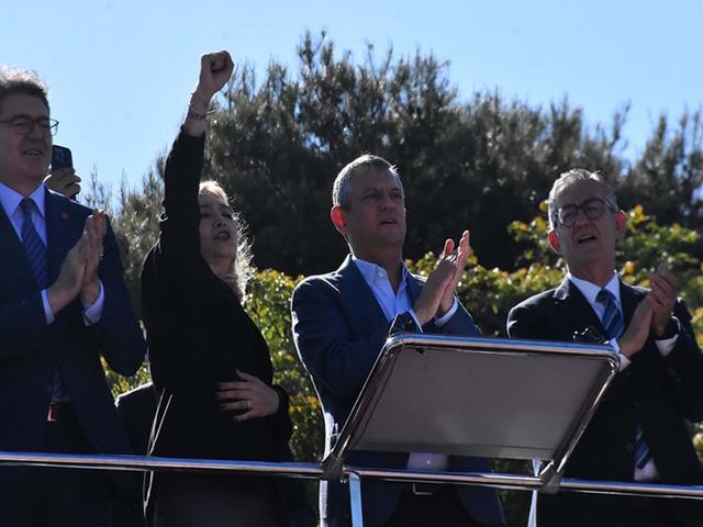 CHP lideri &Ouml;zel'den Balıkesir'de 'sandık' mesajı