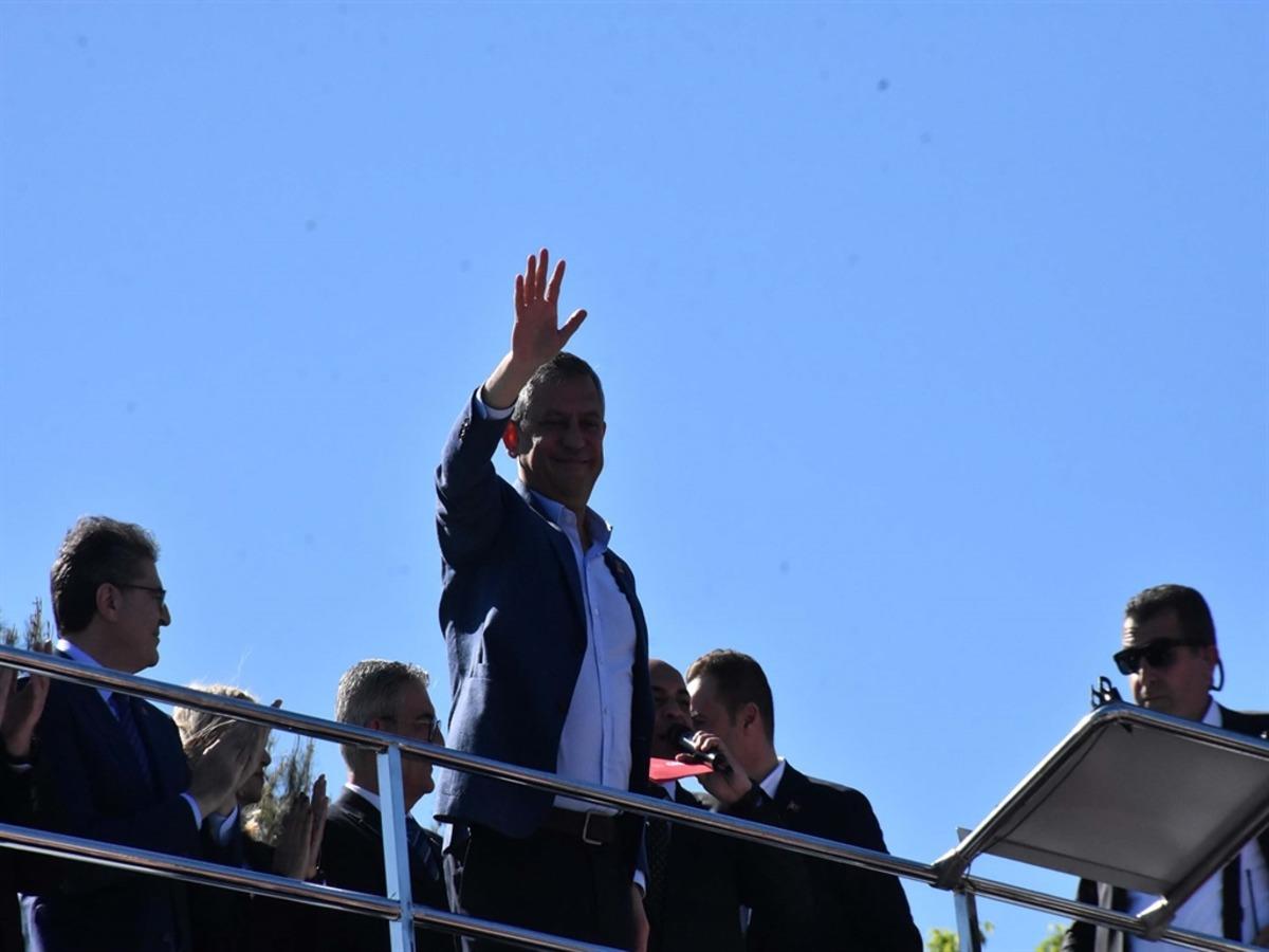 CHP lideri &Ouml;zg&uuml;r &Ouml;zel: "Sandıktan ka&ccedil;mak milletten ka&ccedil;maktır" 1