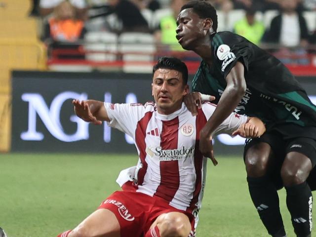 S&uuml;per Lig'den son d&uuml;şen takım Antalyaspor oldu! Fenerbah&ccedil;e ma&ccedil;ında dramatik son