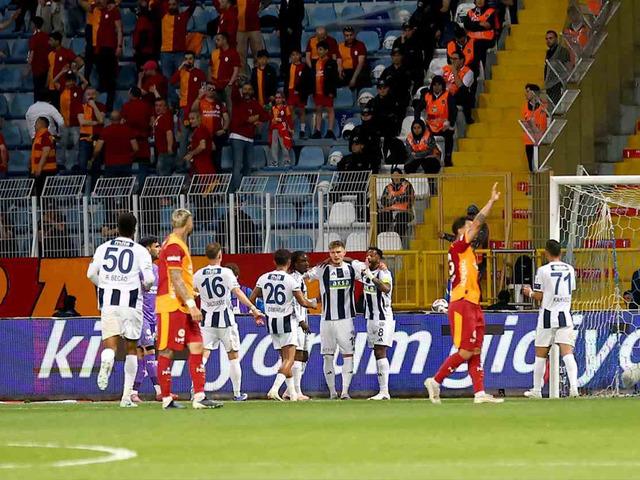 Kasımpaşa Galatasaray'ı ge&ccedil;erek ligde kalmayı başardı