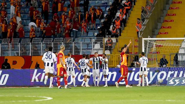 Kasımpaşa Galatasaray'ı geçerek ligde kalmayı başardı