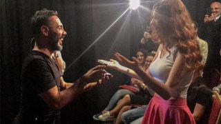 Ünlü oyuncudan sahnede evlenme teklifi 