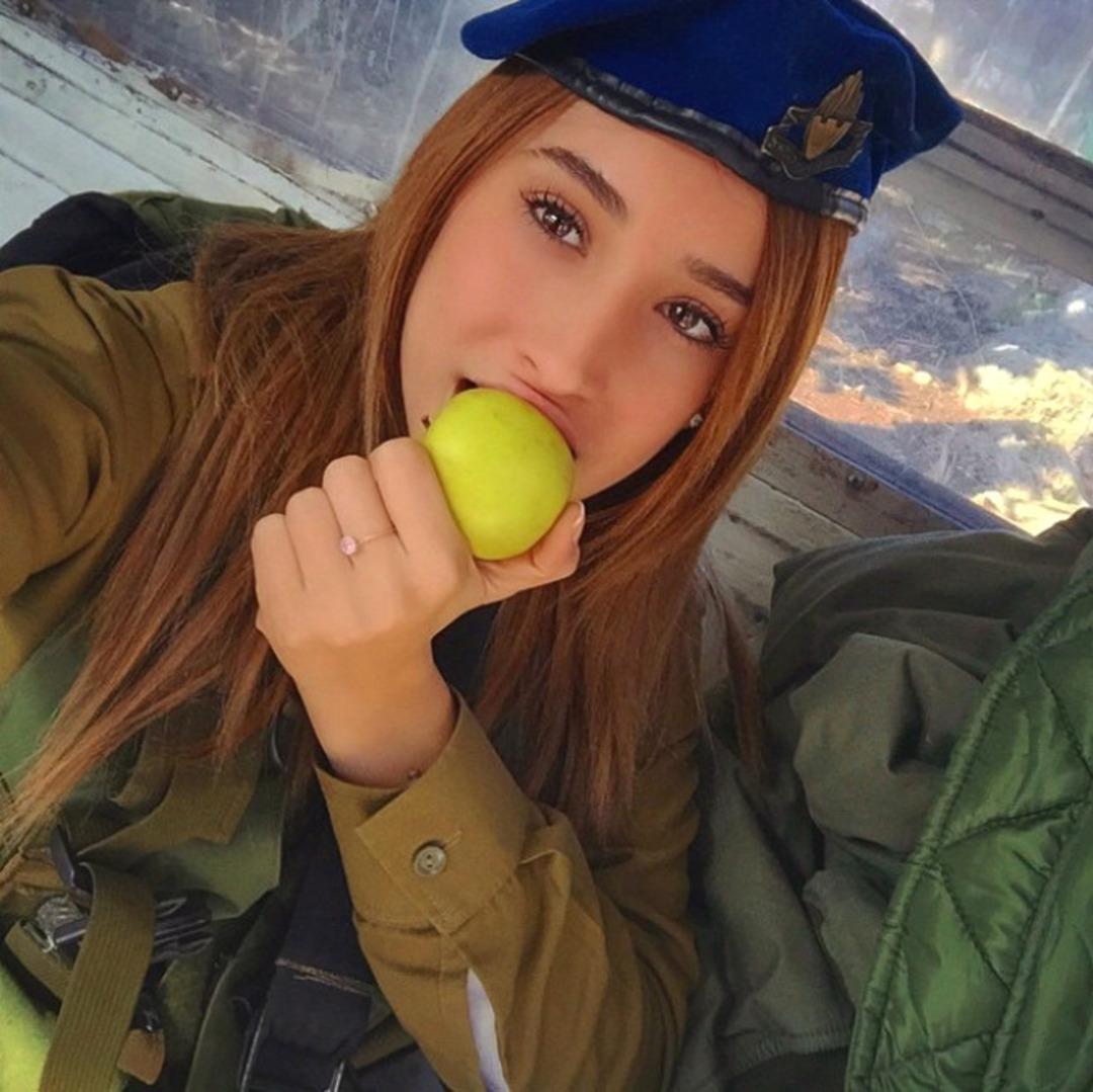 İsrail ordusunun en &ccedil;ekici kadın askeri