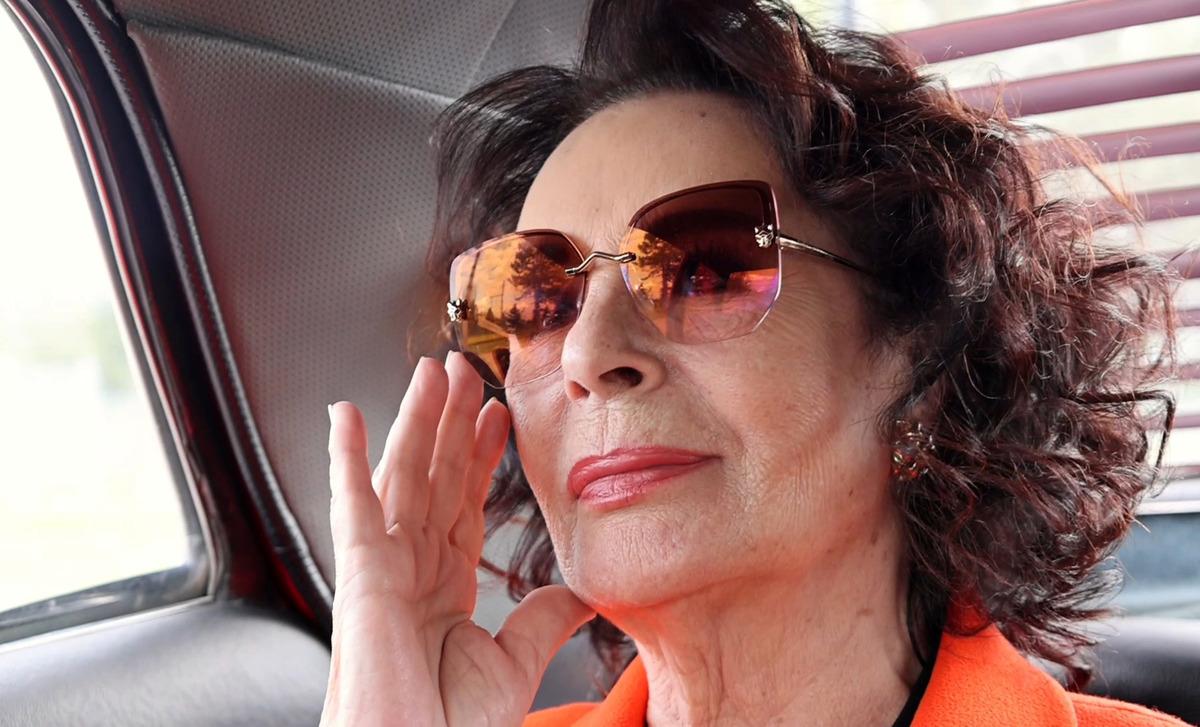 H&uuml;lya Ko&ccedil;yiğit in 50 yıllık film sahnesi Sivas ta yeniden canlandırıldı 3