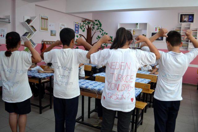 Türkçenin doğru kullanımı için tişört giydiler