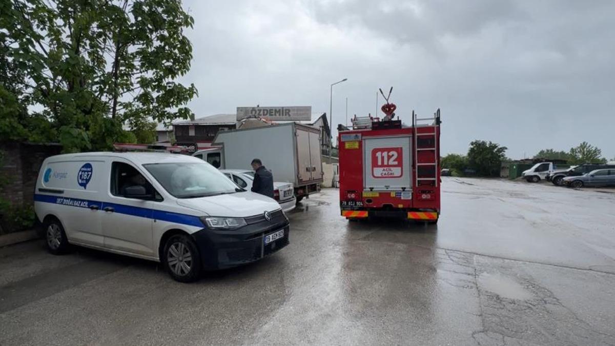 Karab&uuml;k te otelde doğal gaz ka&ccedil;ağı: &Ccedil;ok sayıda kişi hastanelik oldu! Ambulans yetmeyince otob&uuml;slerle g&ouml;t&uuml;rd&uuml;ler 2