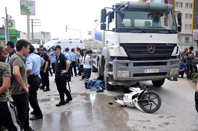 Motosiklet beton mikserinin altında kaldı; sürücü öldü