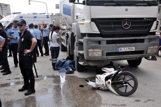 Motosiklet beton mikserinin altında kaldı; sürücü öldü