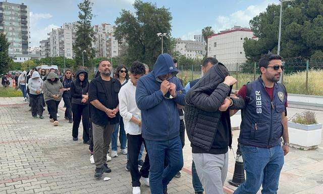 Adana merkezli yasa dışı bahis operasyonunda yakalanan 135 ş&uuml;pheli tutuklandı 9
