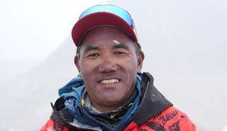 Kendi rekorunu kırdı, Everest'e 32. kez &ccedil;ıktı