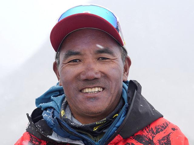 Kendi rekorunu kırdı, Everest'e 32. kez &ccedil;ıktı