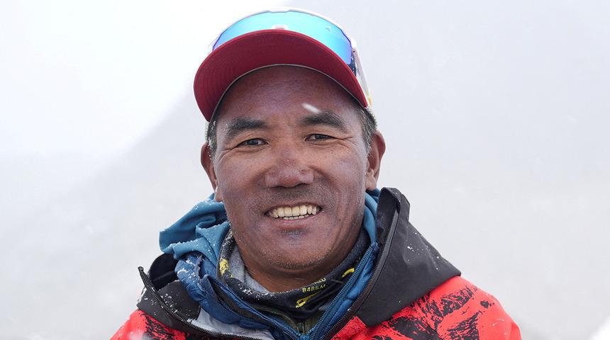 Kendi rekorunu kırdı, Everest'e 32. kez &ccedil;ıktı