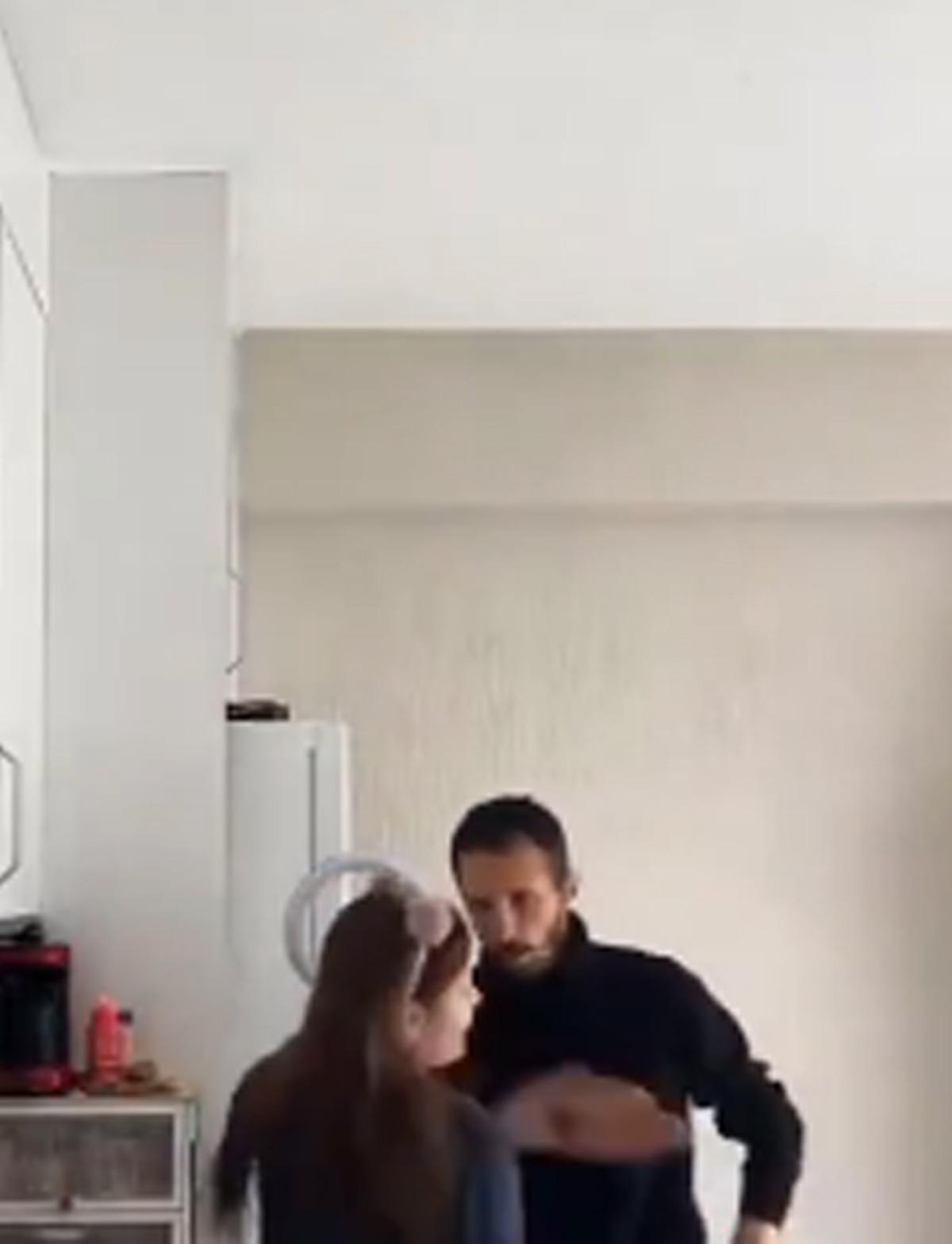 Yer: Denizli! Tiktok ta canlı yayın açan adam eşini darbetti 1