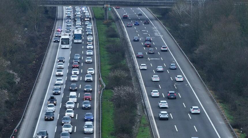 Trafiğe nisanda 182 bin 34 aracın kaydı yapıldı
