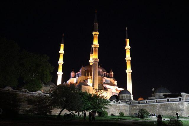 Selimiye Camisi'nde Berat Kandili coşkusu<br />
