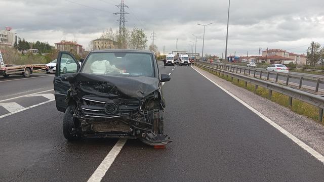 Çankırı da panelvanın park halindeki otomobile çarpması sonucu 3 kişi öldü, 5 kişi yaralandı 1