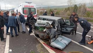 &Ccedil;ankırı'da panelvanın park halindeki otomobile &ccedil;arpması sonucu 3 kişi &ouml;ld&uuml;, 5 kişi yaralandı