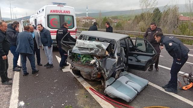 Çankırı'da panelvanın park halindeki otomobile çarpması sonucu 3 kişi öldü, 5 kişi yaralandı