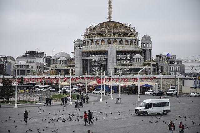 Taksim'de geniş güvenlik önlemleri; meydana kimse alınmıyor