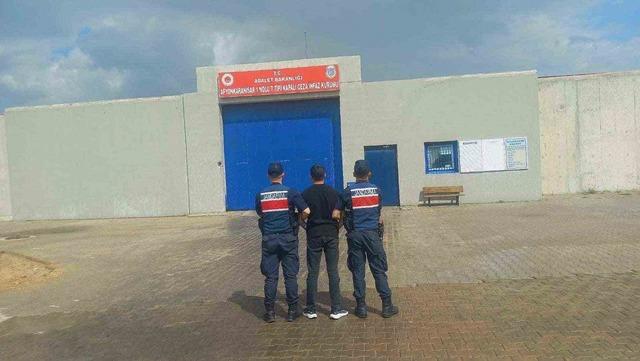 Jandarma &ccedil;eşitli su&ccedil;lardan aranan 43 kişiyi yakaladı 1