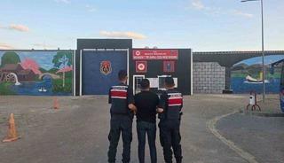 Jandarma &ccedil;eşitli su&ccedil;lardan aranan 43 kişiyi yakaladı