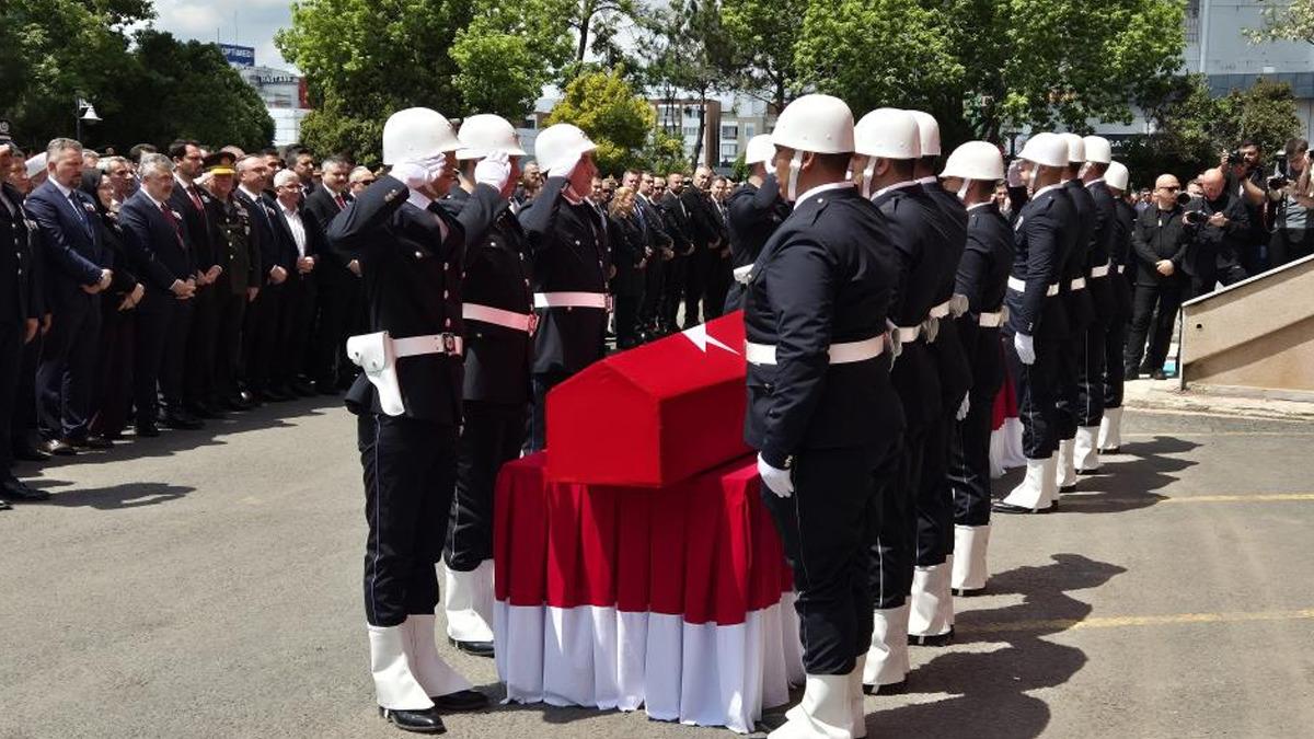 Şehit polisler son yolculuğuna uğurlandı! Cenazede kahreden detay 1