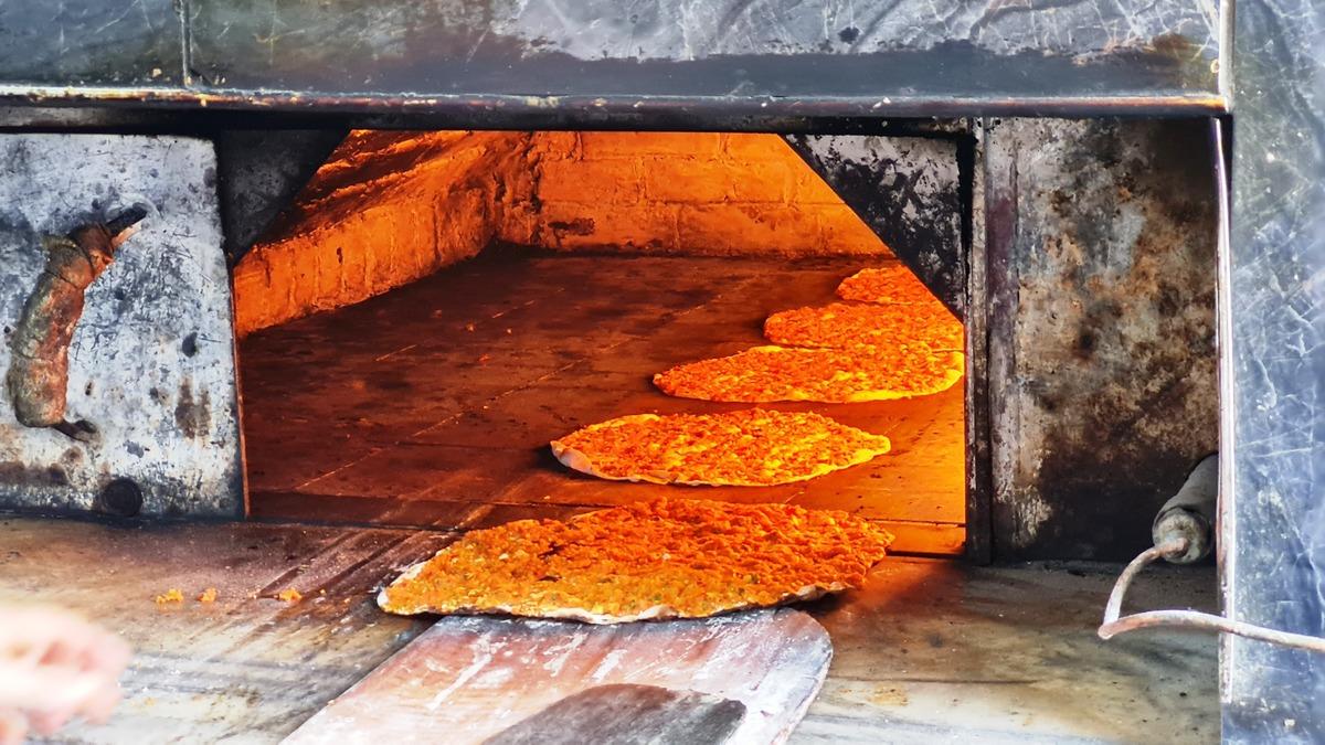 Bodrum lahmacunla yine g&uuml;ndem: 250 TL mi 2 bin TL mi?  Pahalı değil  1