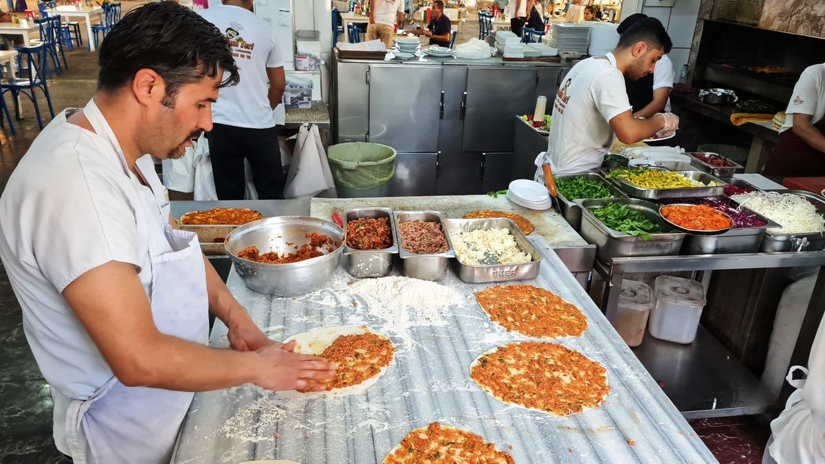Bodrum lahmacunla yine g&uuml;ndem: 250 TL mi 2 bin TL mi?  Pahalı değil  2