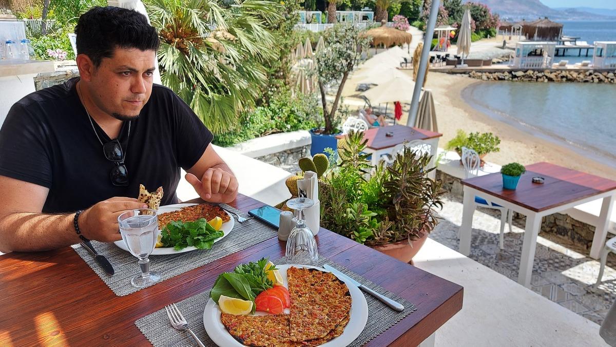 Bodrum lahmacunla yine g&uuml;ndem: 250 TL mi 2 bin TL mi?  Pahalı değil  4