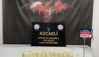 Kocaeli&rsquo;de v&uuml;cutlarına sarılı 7 kilo uyuşturucuyla yakalanan 2 kişi tutuklandı