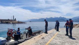 Tur teknesinde rahatsızlanan turistin yardımına deniz polisi yetişti