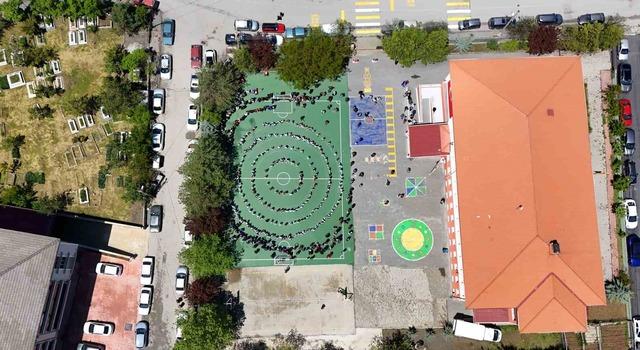 En kalabalık halay rekoru: Erzincan da 500 kişiyle oynandı 3