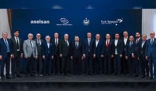 T&uuml;rk Telekom CEO&rsquo;su Ebubekir Şahin: "Yerli projeler geliştirmek milli sorumluluğumuz. Yerli ve milli haberleşme cihazı &uuml;retimi de bu anlamda kırmızı &ccedil;izgimizdir"
