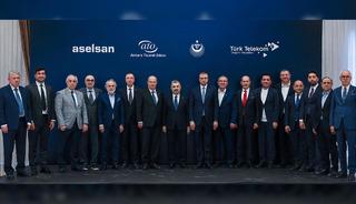 T&uuml;rk Telekom CEO&rsquo;su Ebubekir Şahin: "Yerli projeler geliştirmek milli sorumluluğumuz. Yerli ve milli haberleşme cihazı &uuml;retimi de bu anlamda kırmızı &ccedil;izgimizdir"