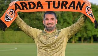 Beşiktaş'tan Arda Turan s&uuml;rprizi! &Ccedil;alışmalar resmen başladı