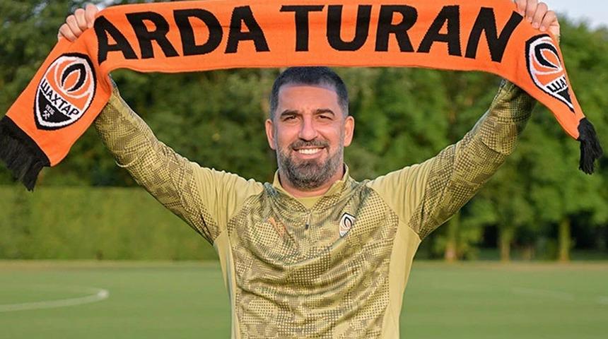 Beşiktaş'tan Arda Turan s&uuml;rprizi! &Ccedil;alışmalar resmen başladı