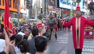 New York'da tarihi g&ouml;r&uuml;nt&uuml;ler! Coşkuyla karşılandı