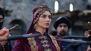 Özge Törer “Eve Giden Yol” dizisinin Yasemin’i oldu
