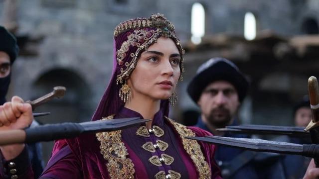 Özge Törer “Eve Giden Yol” dizisinin Yasemin’i oldu