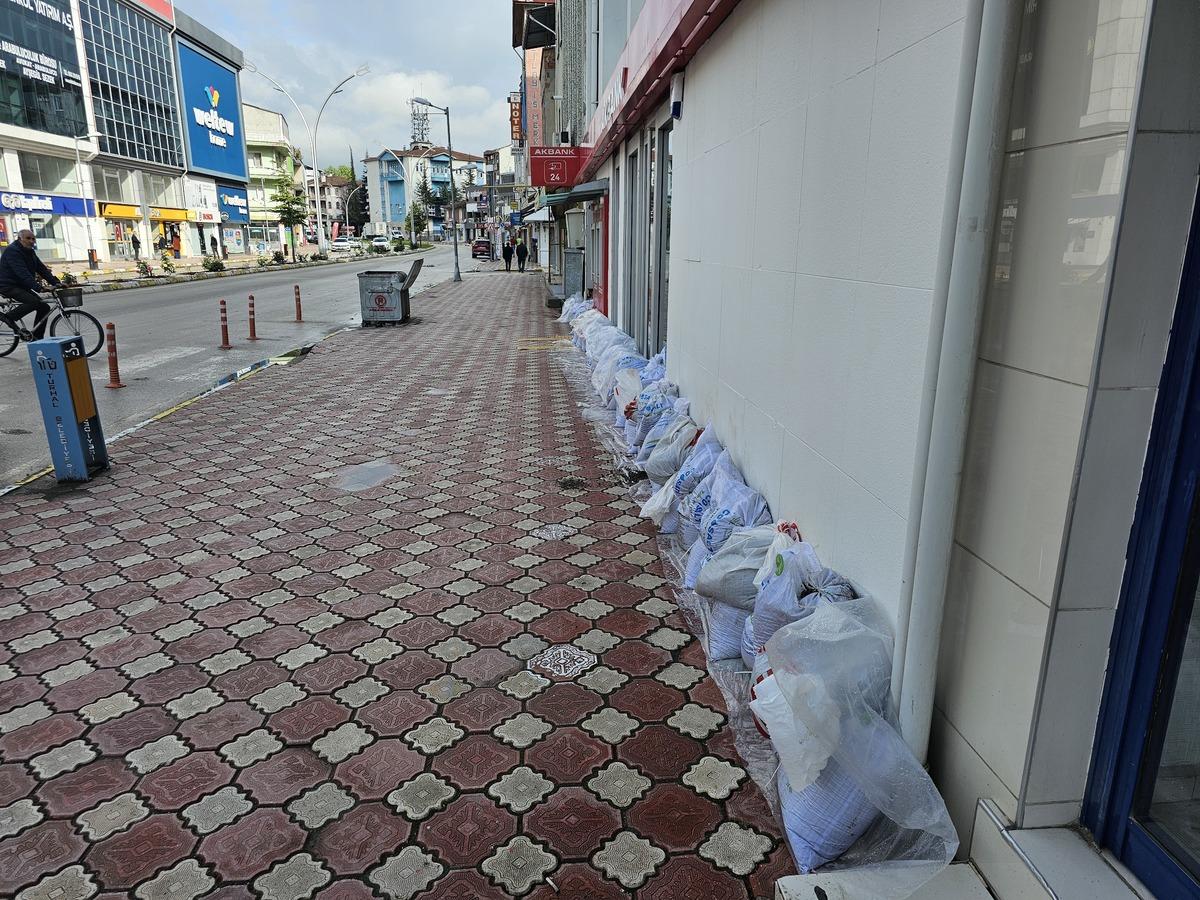 Baraj doldu taştı, 15 mahalle ve 7 köy tahliye edilmeye başlandı 2