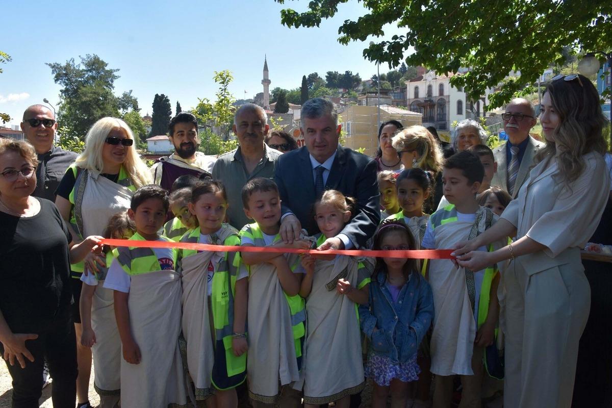 Minik arkeologlar tarihin izini sürdü: Öğrencilerin kazı deneyimi 4