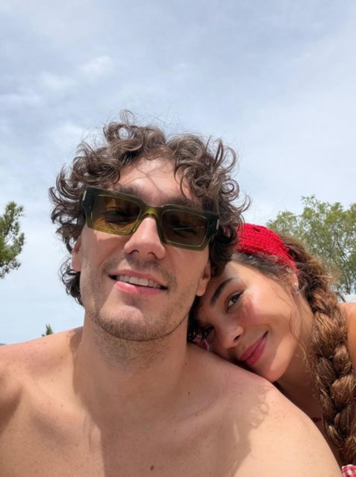 Ebru Şahin 32 yaşına girdi! Cedi Osman dan aşk pozları 1