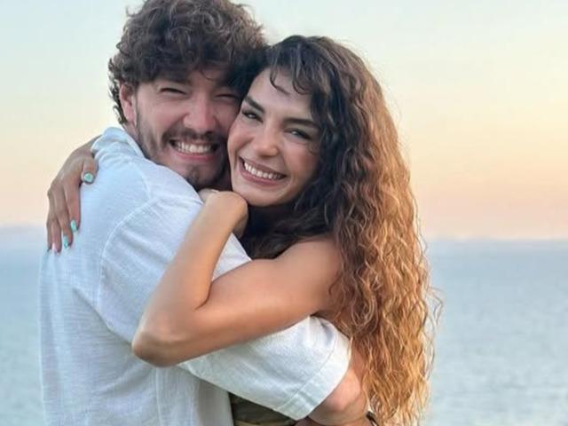 Karısının yeni yaşını aşk dolu pozlarla kutladı
