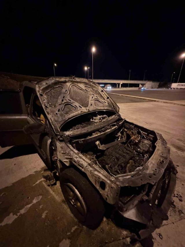 Otobanda seyir halindeki cip alev alev yandı 4
